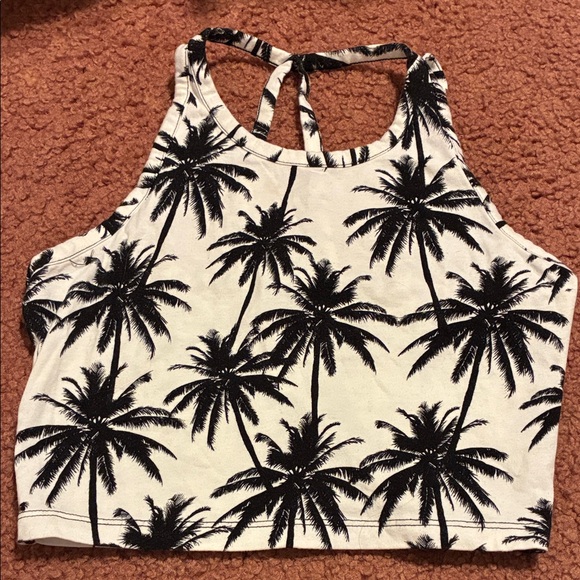 Charlotte Russe Tops - Charlotte Russe Women’s Black Palm-Print Crop Top